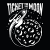 Kép 2/8 - Ticket to the moon | grafikás férfi pamutpóló